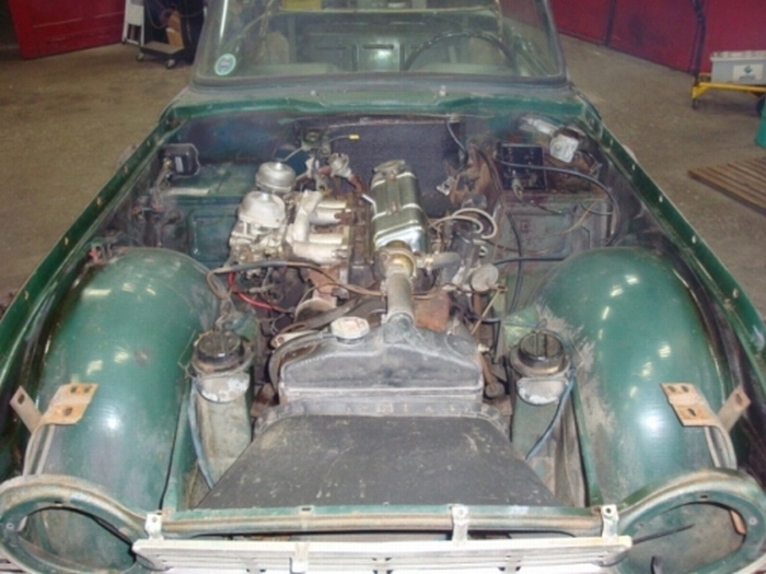 Triumph TR4 dunkelgruen 040.jpg